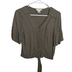 Urban Romantics Blouse Women's Small Green V-Neck Button Up Tie Short Sleeve